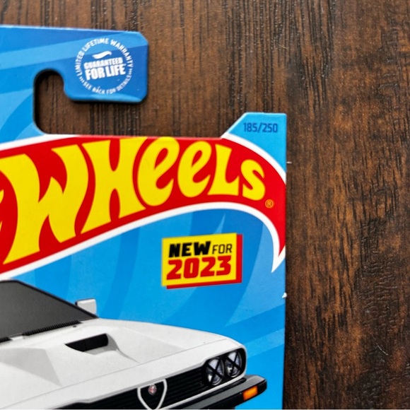 Hot Wheels White Car Die-Cast - Picture 3 of 4